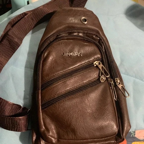NWOT- Crossbody bag - Picture 1 of 4